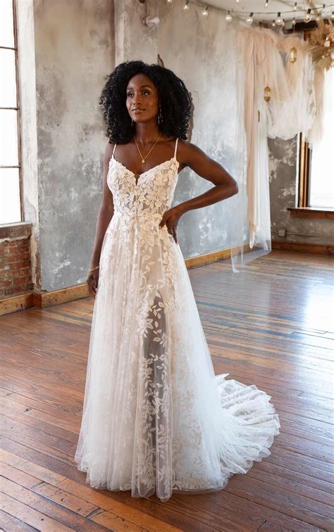Fitted a Line Wedding Dress: Stunning Elegance for Your Big Day