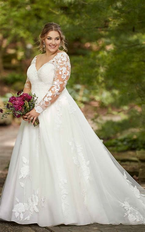 Exploring Chic Large Wedding Dresses for Your Big Day
