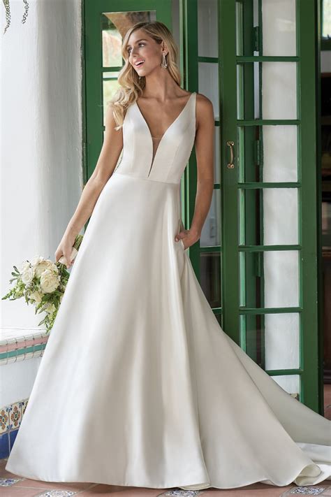 Satin Wedding Dress Trends 2023 You Can't Miss